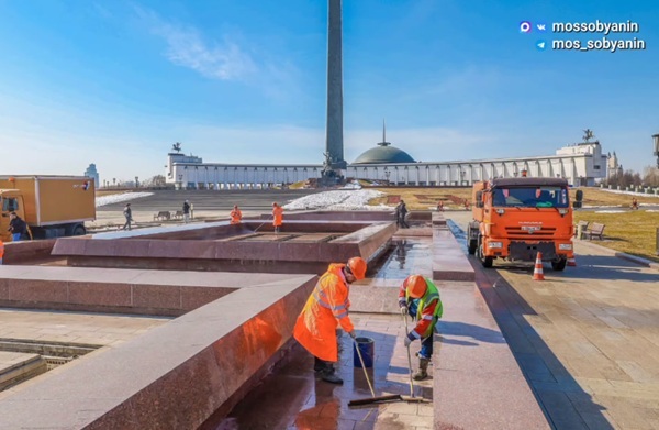 В Москве началась подготовка фонтанов к новому сезону В Москве началась подготовка фонтанов к новому сезону