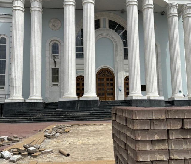 К концу августа в Саранске заменят плитку на площади вокруг Кафедрального собора Ушакова