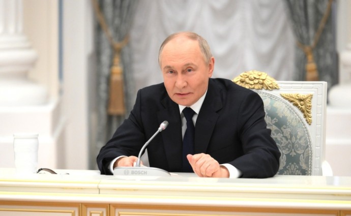 Владимир Путин поздравил российских школьников с победой в 57-й Международной химической олимпиаде