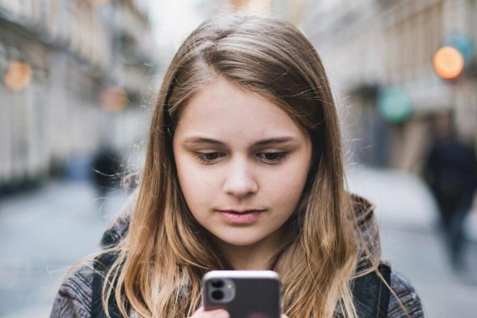 Тревожный звонок из Пскова: несовершеннолетняя отдала сбережения аферистам Тревожный звонок из Пскова: несовершеннолетняя отдала сбережения аферистам