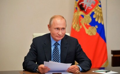 Владимир Путин наградил костромичку, воспитавшую московских актеров