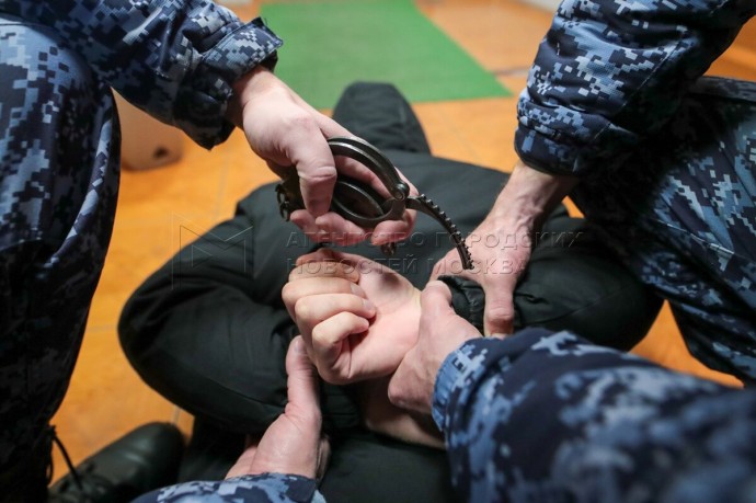 Курьера телефонных мошенников задержали после обмана пенсионера в Подмосковье на 450 тыс. руб.