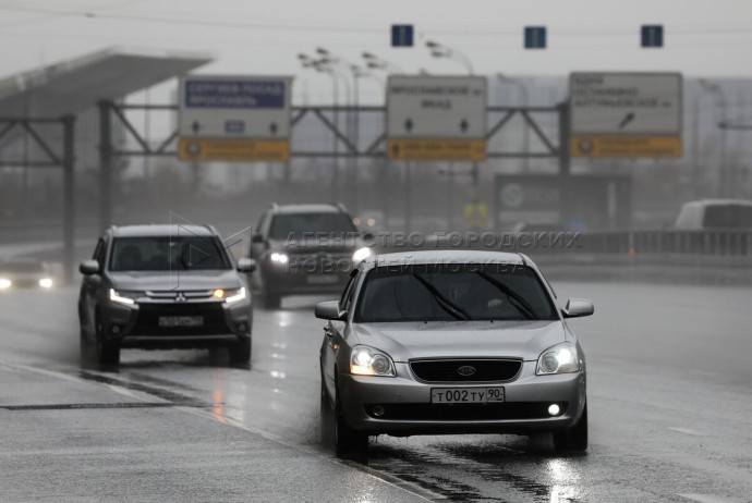 ЦОДД рекомендовал водителям быть аккуратными за рулем из-за дождя