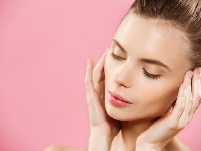 Белые точки под глазами формируются из-за кератина и себума — Vogue