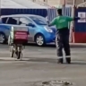 Московский курьер попал на видео и впечатлил россиян. На одном из столичных перекрестков он выполнял не свою работу