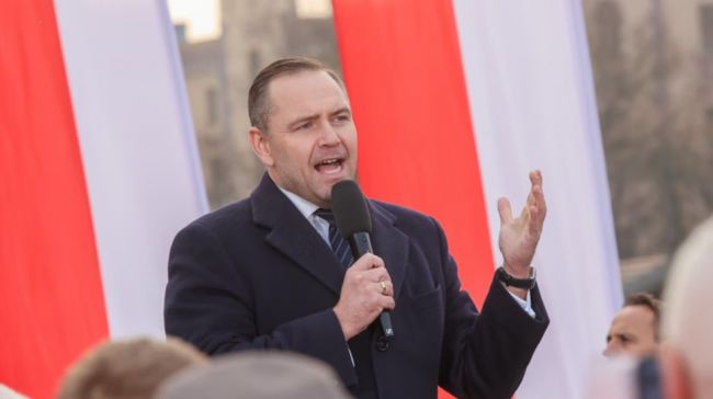 Кандидата в президенты Польши уличили в самохвальстве через вымышленное имя Батыр