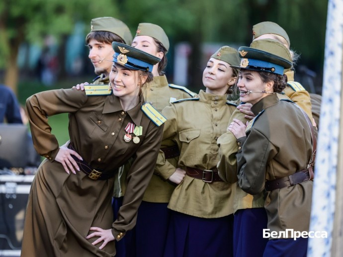 Мюзикл «Небесный тихоход» на набережной Везёлки в Белгороде собрал сотни зрителей