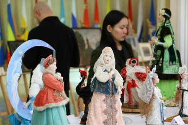 В Совфеде открыли художественную экспозицию ко Дню народного единства