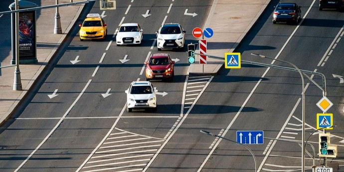 С начала года на западе Москвы реализовали 57 важных дорожных проектов