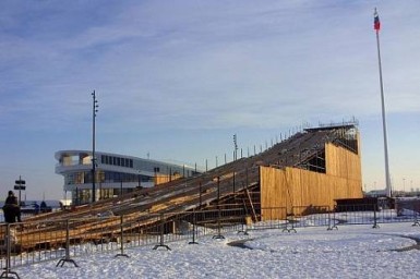 Тюбинговую горку «обшивают» в Благовещенске