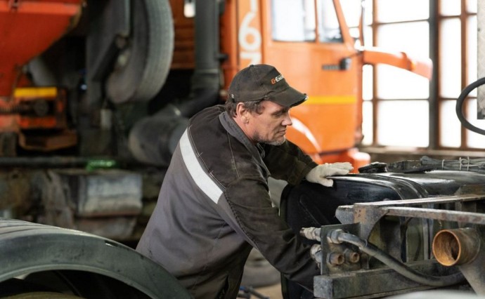 Дорожную технику в Южно-Сахалинске переводят на зимний режим работы