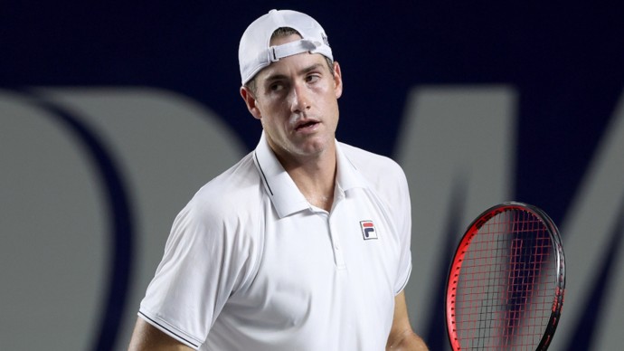 "Абсурд". Американский теннисист Изнер призвал ATP вернуть российский флаг