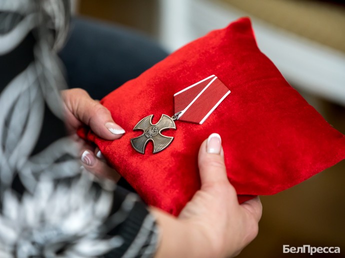 Двоих белгородских энергетиков, погибших при ударе ВСУ, наградили орденами Мужества Двоих белгородских энергетиков, погибших при ударе ВСУ, наградили орденами Мужества