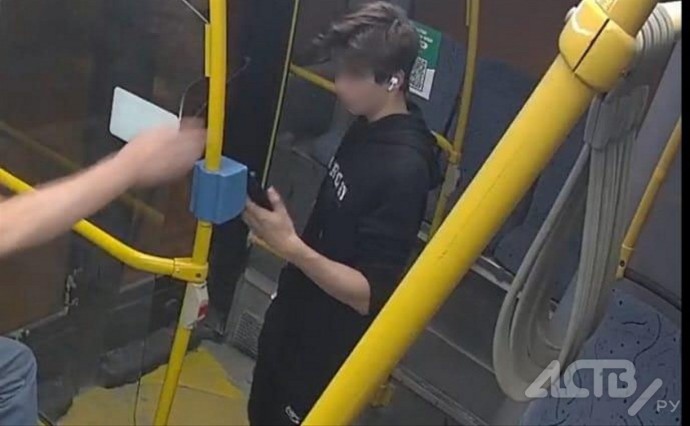 Полиция устанавливает личность молодого сахалинца, который мог видеть, как ударили ребенка Полиция устанавливает личность молодого сахалинца, который мог видеть, как ударили ребенка