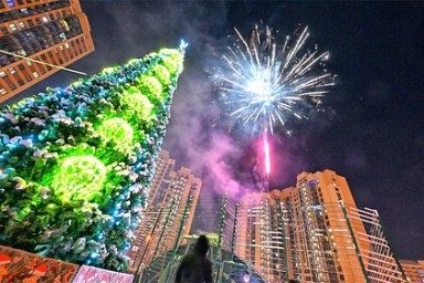 Фейерверки запретили запускать в новогоднюю ночь более чем в 15 регионах России