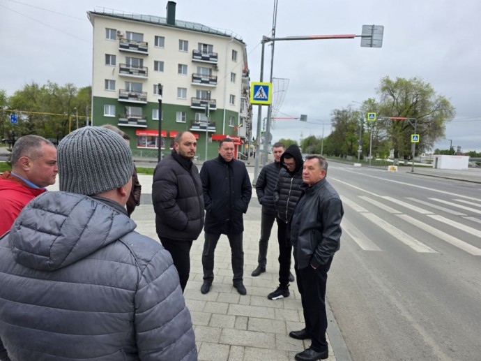 Александр Гришаев потребовал ускорить ремонт дорог на улице Славы