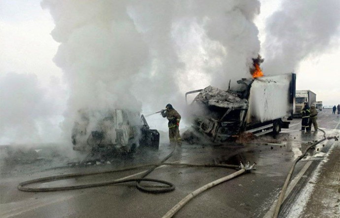 В Приангарье в столкновении грузовика и внедорожника погибли четверо В Приангарье в столкновении грузовика и внедорожника погибли четверо