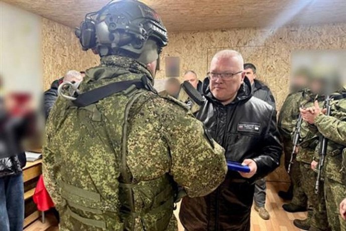 Губернатор Кировской области лично вручил награды землякам в зоне СВО и доставил стратегический груз