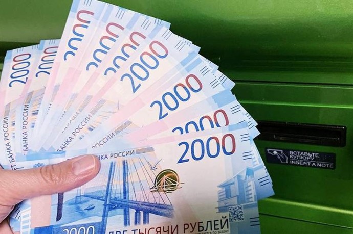 Работники Петербурга вернули долги по зарплатам на 113 млн рублей