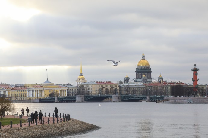 На 8 Марта россияне поедут в Москву, Петербург и Казань