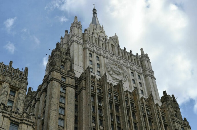 МИД РФ потребовал от США гуманного обращения с экипажем захваченного танкера