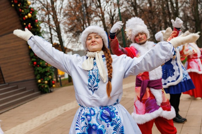 От колядок до костюмированной экскурсии: какие рождественские мероприятия подготовили для горожан