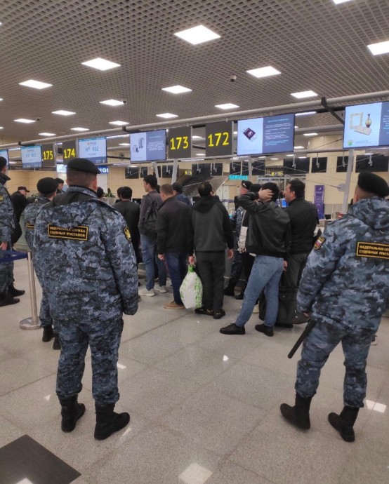 Из Ярославской области выдворили 258 незаконных мигрантов Из Ярославской области выдворили 258 незаконных мигрантов