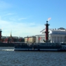 В День Великой Победы в Петербурге зажгли факелы Ростральных колонн