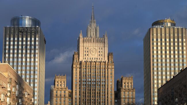 Путин поздравил сотрудников МИД с профессиональным праздником
