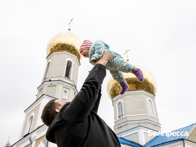 Будни счастья и любви. Как многодетный священник из Чернянки строит семейную жизнь Будни счастья и любви. Как многодетный священник из Чернянки строит семейную жизнь