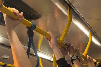 Падение в автобусе испортило выходные москвичке и её дочке в Петербурге