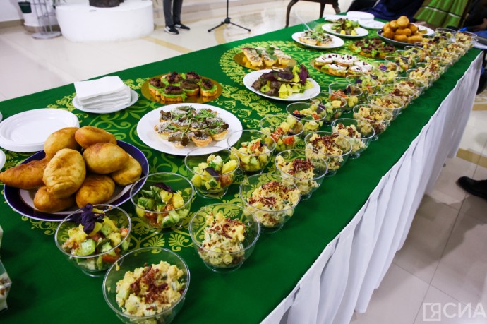 «Вкус хомуса»: в Якутске прошел необычный гастро-культурный вечер «Вкус хомуса»: в Якутске прошел необычный гастро-культурный вечер