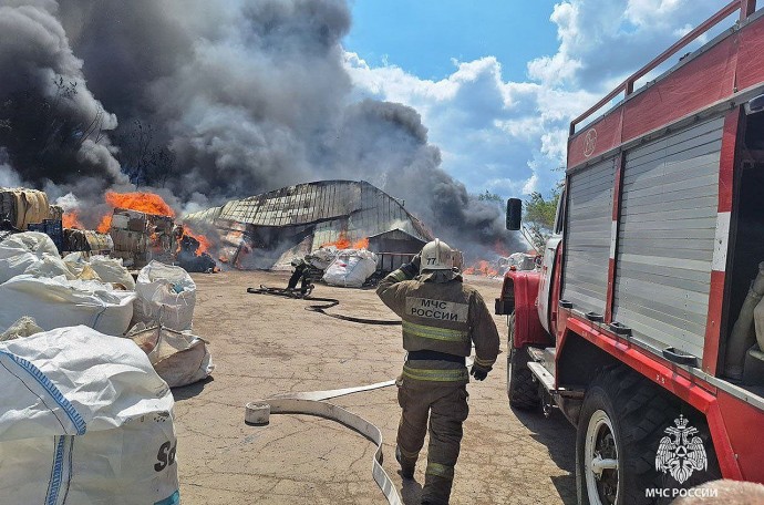 В Донском произошел пожар в ангаре