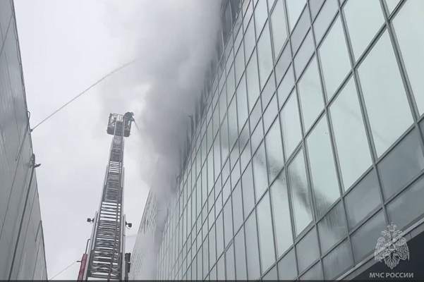 МЧС: пожар в бизнес-центре «Варшавская Плаза» в Москве потушен