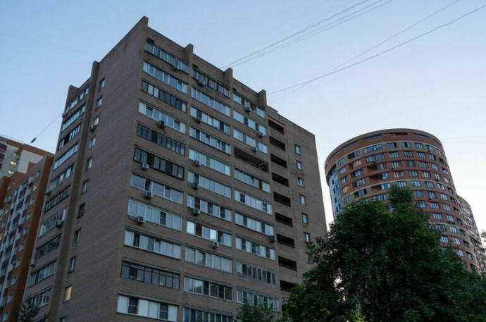 Управляющие компании хотят обязать закрашивать рекламу наркотиков на домах
