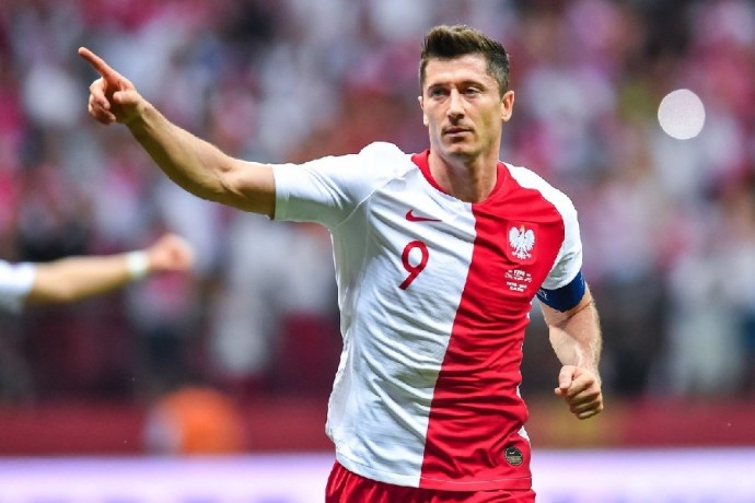 Левандовски пригрозил завершить карьеру, если "Барселона" не выполнит его условие Левандовски пригрозил завершить карьеру, если "Барселона" не выполнит его условие