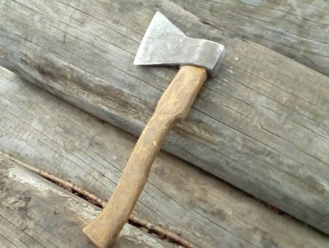 В Краснослободском районе мужчина убил женщину топором и отнес тело в лесопосадку В Краснослободском районе мужчина убил женщину топором и отнес тело в лесопосадку