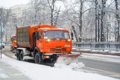 Городские службы непрерывно ликвидируют последствия снегопада в столице