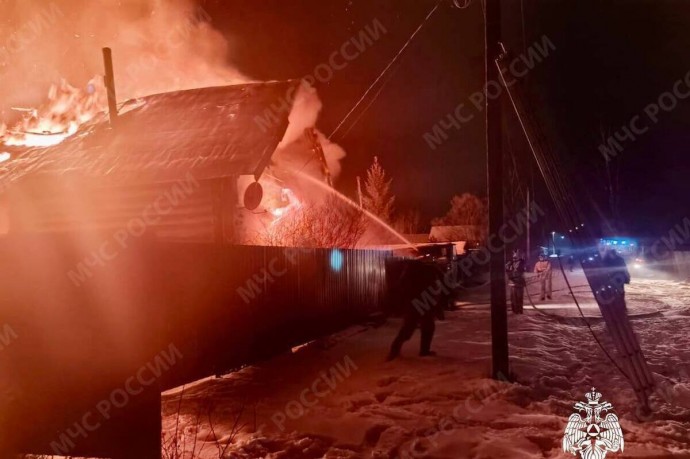 Почти пять часов спасатели тушили пожар под Бологое