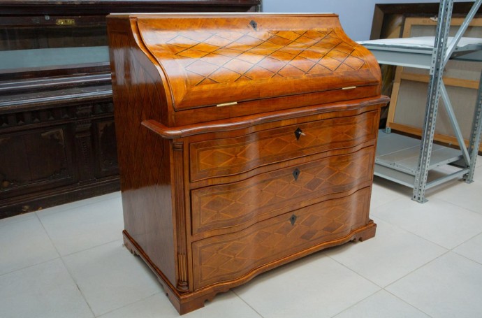 Отреставрированный комод XVIII века впервые увидят посетители Тульского музея изобразительных искусств