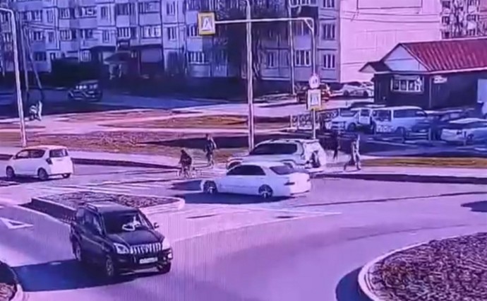 В Южно-Сахалинске водитель сбил ребенка на велосипеде на пешеходном переходе