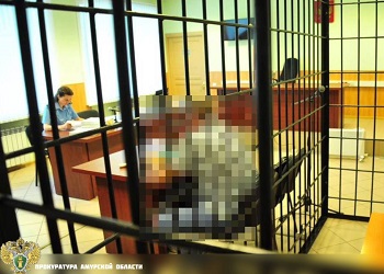 Амурчанин решил забрать долг у приятеля с помощью металлической трубы