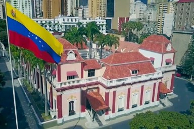 У президентского дворца в столице Венесуэлы слышны звуки стрельбы