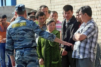 Силовики задержали в московском хостеле 300 нелегальных мигрантов