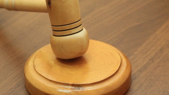 Житель Башкирии запер в доме женщину и грозился ее убить