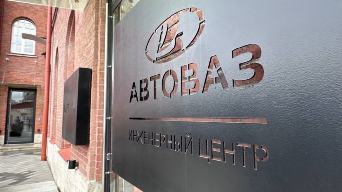 Продажи Lada Largus ограничили из-за затруднения вращения руля