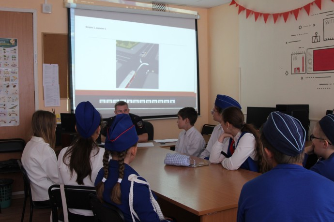 Участие в областном слете юных инспекторов движения приняли около 350 школьников Участие в областном слете юных инспекторов движения приняли около 350 школьников