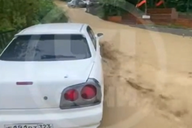 Сочи ушел под воду: на город обрушился мощный ливень