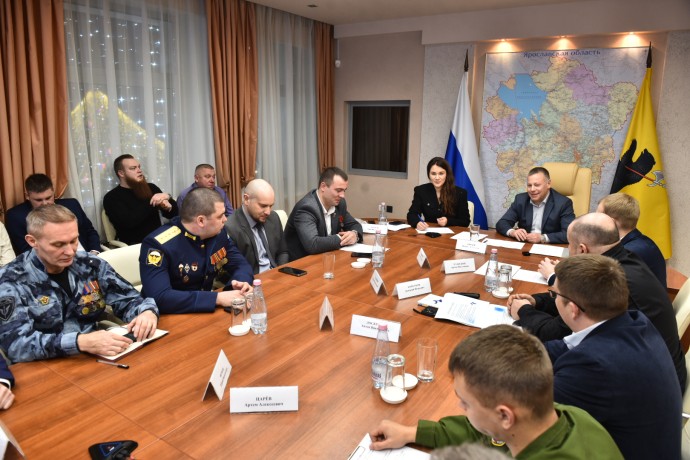 Михаил Евраев обсудил с героями Ярославии их проекты по развитию региона Михаил Евраев обсудил с героями Ярославии их проекты по развитию региона