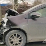 Автомобиль Toyota Aqua разбили в ДТП в Южно-Сахалинске